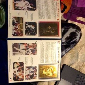 Mark McGwire and Sammy Sosa 1998 breaking the home run record book both cards